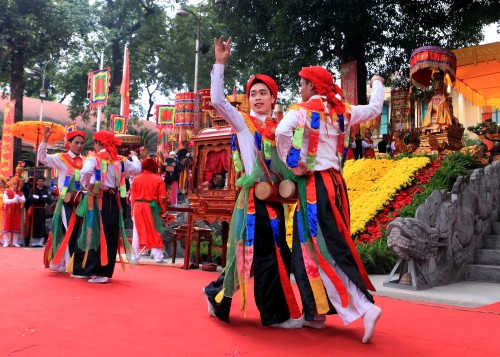 Độc đáo điệu múa của lễ hội làng Triều Khúc - con đĩ đánh bồng