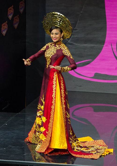 Vietnamese Ao Dai Shines At 2013 Miss Universe Contest