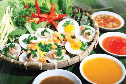 Bánh căn: Thức quà ngon của 'thành phố biển'