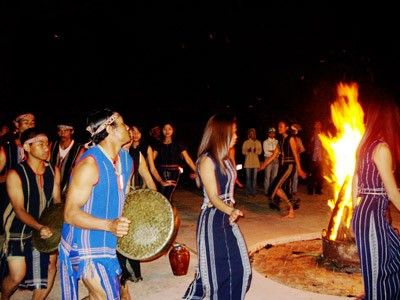 El hombre que engendra el ardor de la cultura tradicional - ảnh 2