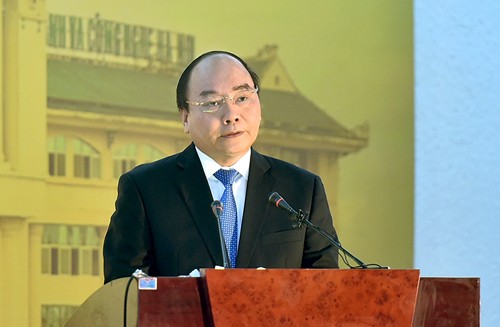 Primer ministro asiste al 20 cumpleaños de la Universidad de Comercio y Tecnología de Hanoi - ảnh 1