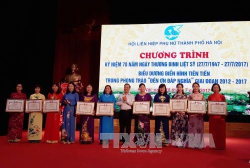 Vietnam sigue con las labores de gratitud a las personas meritorias por la independencia nacional - ảnh 1