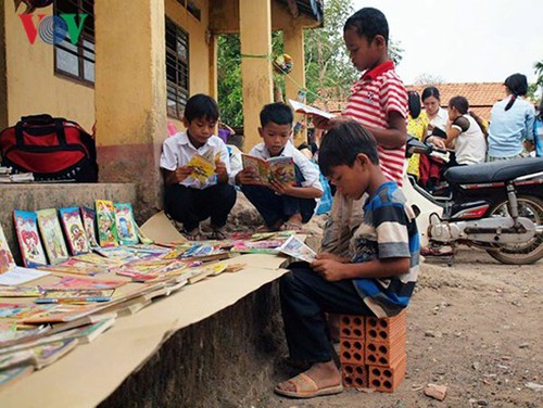 El grupo “Querido Domingo” y su aspiración de construir 1001 bibliotecas en zonas difíciles - ảnh 1