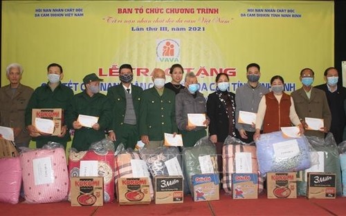 Garantizan un feliz Año Nuevo Lunar 2021 para los niños en situación difícil - ảnh 1