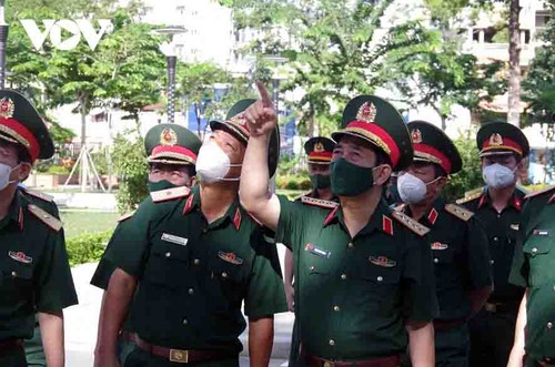 Autoridades políticas y militares alientan a combatientes en la lucha contra el covid-19 - ảnh 1