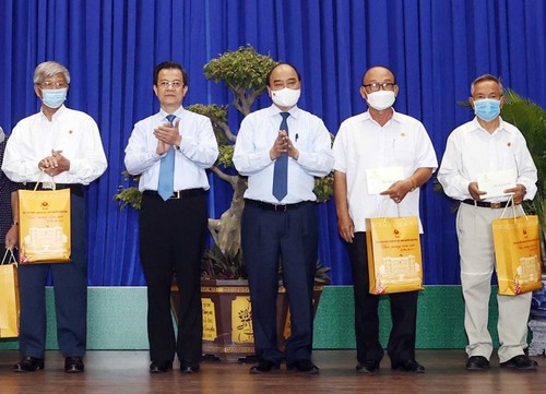 El jefe de Estado visita a familias con escasos recursos económicos de An Giang - ảnh 1