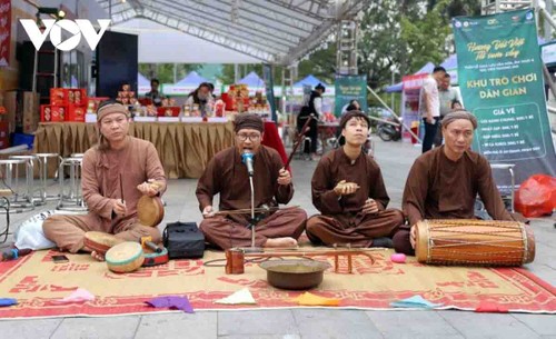 El canto “Xam” anima los días primaverales en Hai Phong - ảnh 1