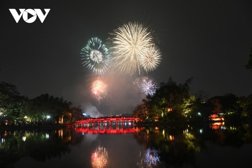 Amigos internacionales comparten alegría con el pueblo vietnamita con motivo del Tet tradicional - ảnh 1