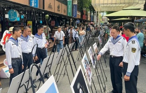 Exposición fotográfica sobre Truong Sa en Ciudad Ho Chi Minh - ảnh 1