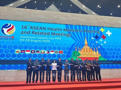 Vietnam asiste a la 16.ª Reunión de Ministros de Salud de la ASEAN y reuniones anexas - ảnh 1