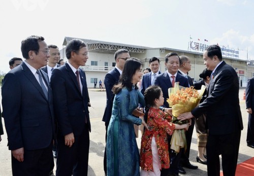 Titular del Parlamento llega a Laos y asiste a la Asamblea General de la AIPA-45 - ảnh 1