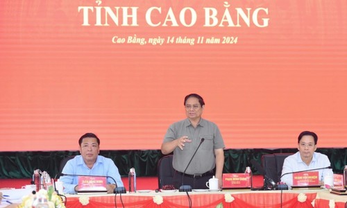 Primer Ministro motiva la construcción acelerada de la autopista Dong Dang - Tra Linh  - ảnh 2