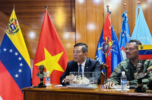 Diálogo conmemorativo de 80 años de la fundación del Ejército Popular de Vietnam en Venezuela - ảnh 1