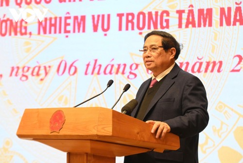 Primer Ministro de Vietnam preside reunión para evaluar el avance de la transformación digital nacional  - ảnh 1
