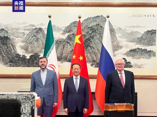 Reunión tripartita en Beijing insta a fortalecer el Tratado de No Proliferación Nuclear y rechazar sanciones contra Irán - ảnh 1