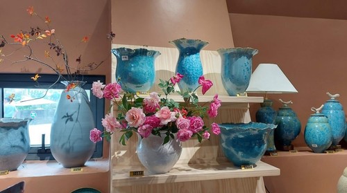 Aldea cerámica de Bat Trang fortalece su posición en el panorama global de la artesanía - ảnh 2