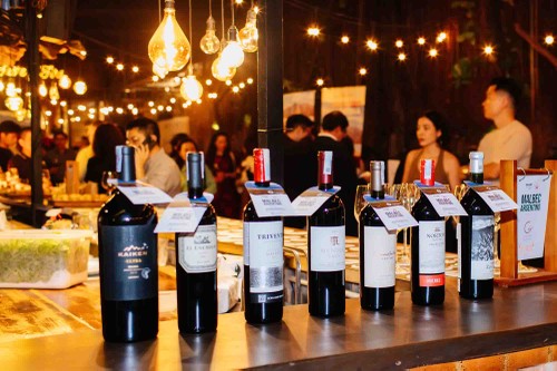 Del orgullo nacional argentino al lugar privilegiado en la mesa vietnamita: el Malbec celebra su día en Hanói - ảnh 3