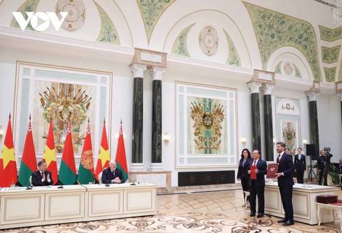 VOV y la Radiodifusora Nacional de Bielorrusia fortalecen lazos con un acuerdo de cooperación - ảnh 1