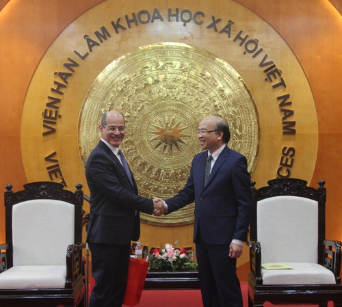 El Presidente de la Academia de Ciencias Sociales de Vietnam recibe al Rector del instituto cubano “Raúl Roa García”  - ảnh 3