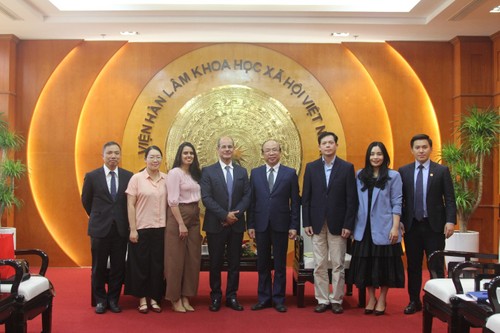 El Presidente de la Academia de Ciencias Sociales de Vietnam recibe al Rector del instituto cubano “Raúl Roa García”  - ảnh 4