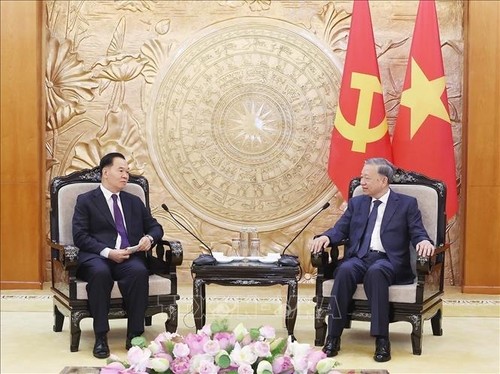 Secretario general del PCV recibe a jefe de la Oficina Central del PPRL - ảnh 2