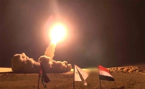 Tensión en Oriente Medio: los hutíes lanzan un misil balístico contra Israel - ảnh 1