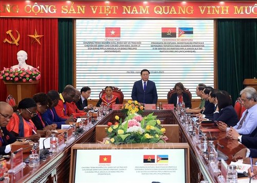 Hanói acoge programa de formación para dirigentes de Angola y Mozambique - ảnh 1
