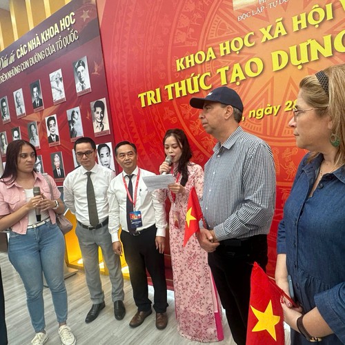 Embajador cubano destaca logros vietnamitas en la Exposición “80 años de Independencia - Libertad - Felicidad” - ảnh 4