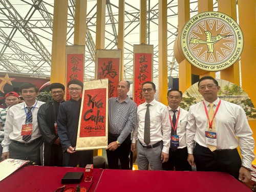 Embajador cubano destaca logros vietnamitas en la Exposición “80 años de Independencia - Libertad - Felicidad” - ảnh 3