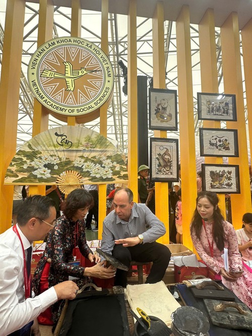Embajador cubano destaca logros vietnamitas en la Exposición “80 años de Independencia - Libertad - Felicidad” - ảnh 2