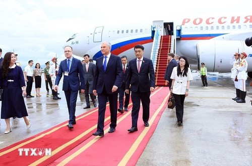 El Presidente de la Duma Estatal de Rusia inicia una visita oficial a Vietnam - ảnh 1