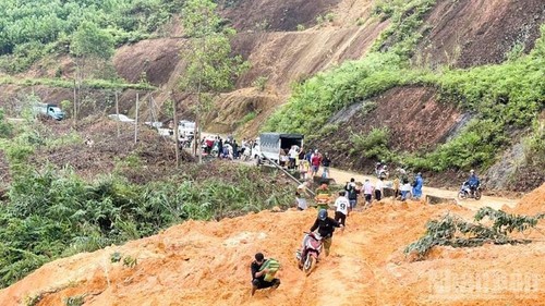 Lluvias e inundaciones en el Centro de Vietnam dejan 55 muertos y desaparecidos - ảnh 1