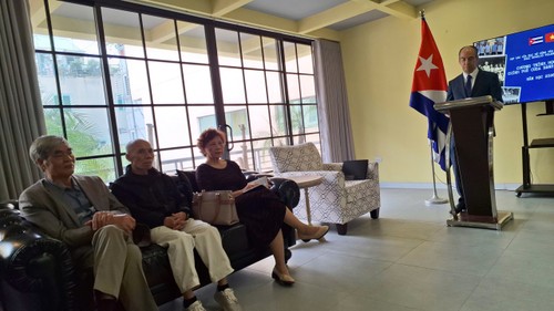 Cuba mantiene la concesión de becas a estudiantes vietnamitas y refuerza el pilar educativo bilateral - ảnh 2