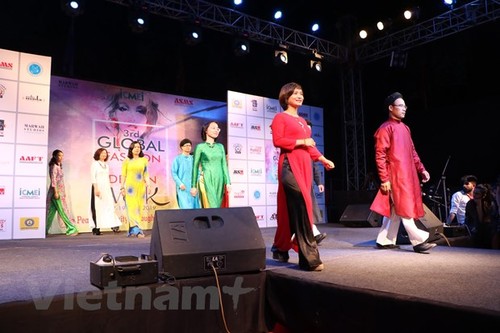 Promueven la imagen del Ao Dai vietnamita en India - ảnh 1