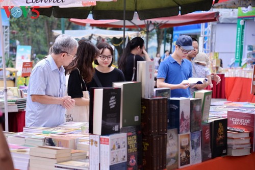 El sexto Día del Libro de Vietnam - ảnh 12