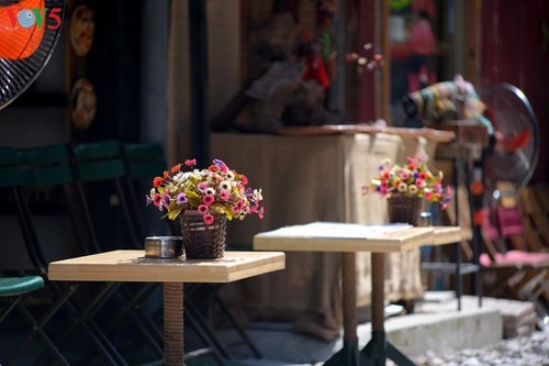 Cafeterías al borde del ferrocarril de Hanói - ảnh 2