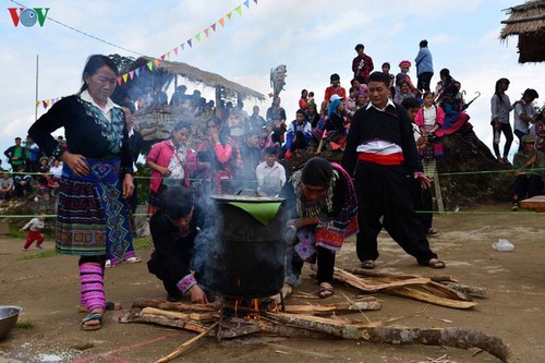 Pastel tradicional de los H'Mong en el noroeste de Vietnam - ảnh 2