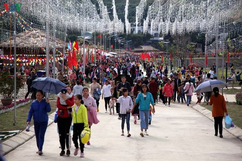 Festival de lanzamiento de pelota de tela en el norte de Vietnam - ảnh 1