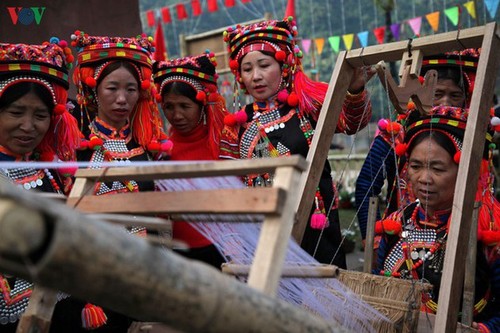 Festival de lanzamiento de pelota de tela en el norte de Vietnam - ảnh 5