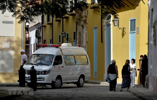 Cuba envía médicos a varios países para repeler Covid-19 - ảnh 1