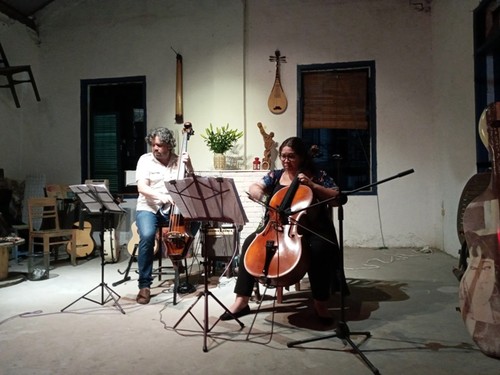 Disfrutar de melodías instrumentales de América Latina en un espacio antiguo de Hanói - ảnh 2