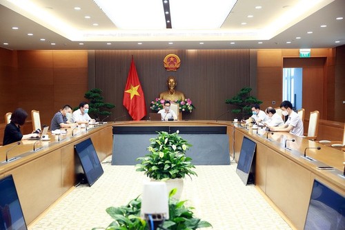 El viceprimer ministro de Vietnam se reúne con autoridades de Bac Giang para analizar la situación pandémica - ảnh 1