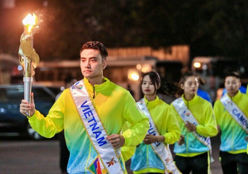 Ceremonia del Fuego de SEA Games 31: ¡Sagrada y solemne! - ảnh 1