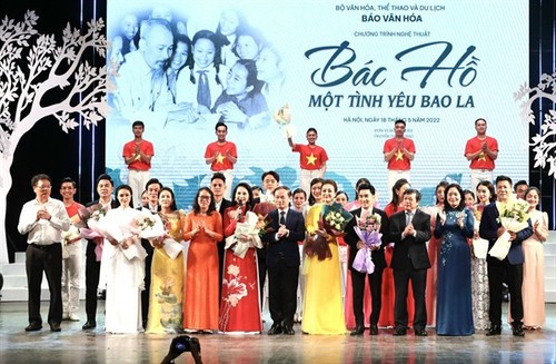 Siguen en Vietnam actividades en tributo al presidente Ho Chi Minh  - ảnh 1