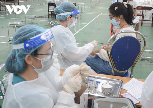 Casos diarios de covid-19 en Vietnam aumentan a más de tres mil  - ảnh 1