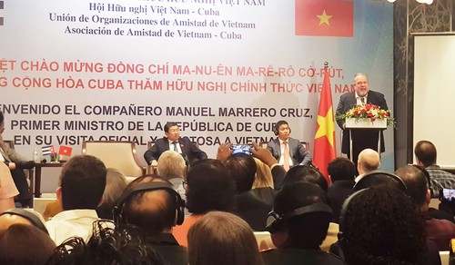 Premier cubano reunido con representantes de la Asociación de Amistad Vietnam-Cuba - ảnh 1