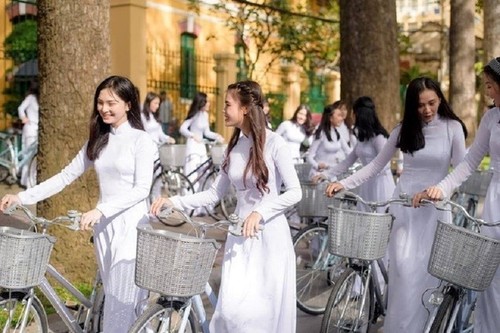 La belleza de las mujeres vietnamitas en el Ao Dai - ảnh 7