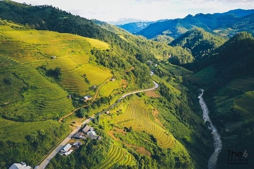 Bahía de Ha Long y Mu Cang Chai entre los 40 destinos más coloridos del mundo - ảnh 3