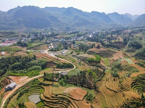 Espléndida meseta kárstica de Dong Van en Ha Giang - ảnh 3