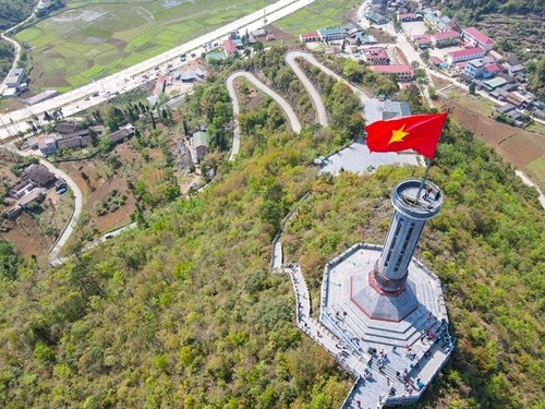 Espléndida meseta kárstica de Dong Van en Ha Giang - ảnh 4